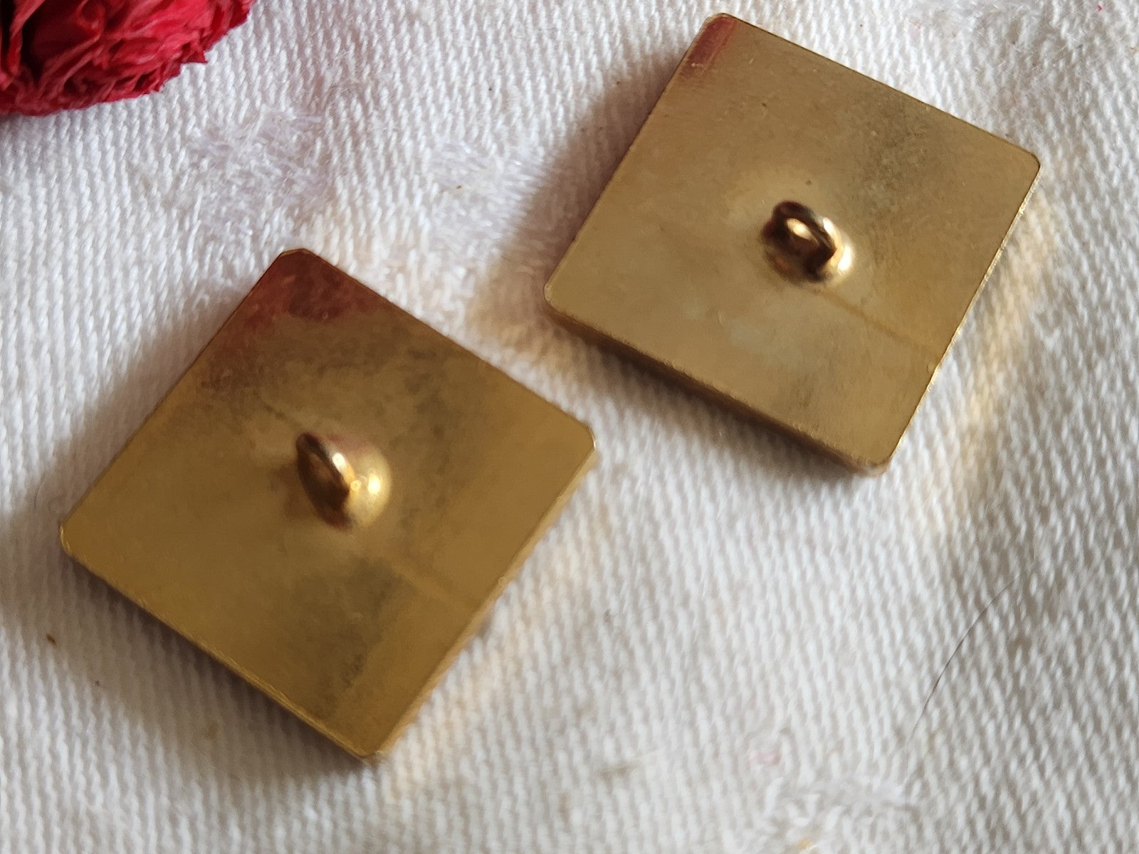 Duo boutons vintage métal coeur carré  2  cm lourd doré D14J