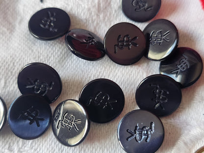 Lot  12  boutons vintage en nacre YSL siglé haute couture 1,1 cm ref 2439