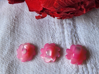 Trio boutons anciens en nacre travaillé rose 1 cm pied G15B