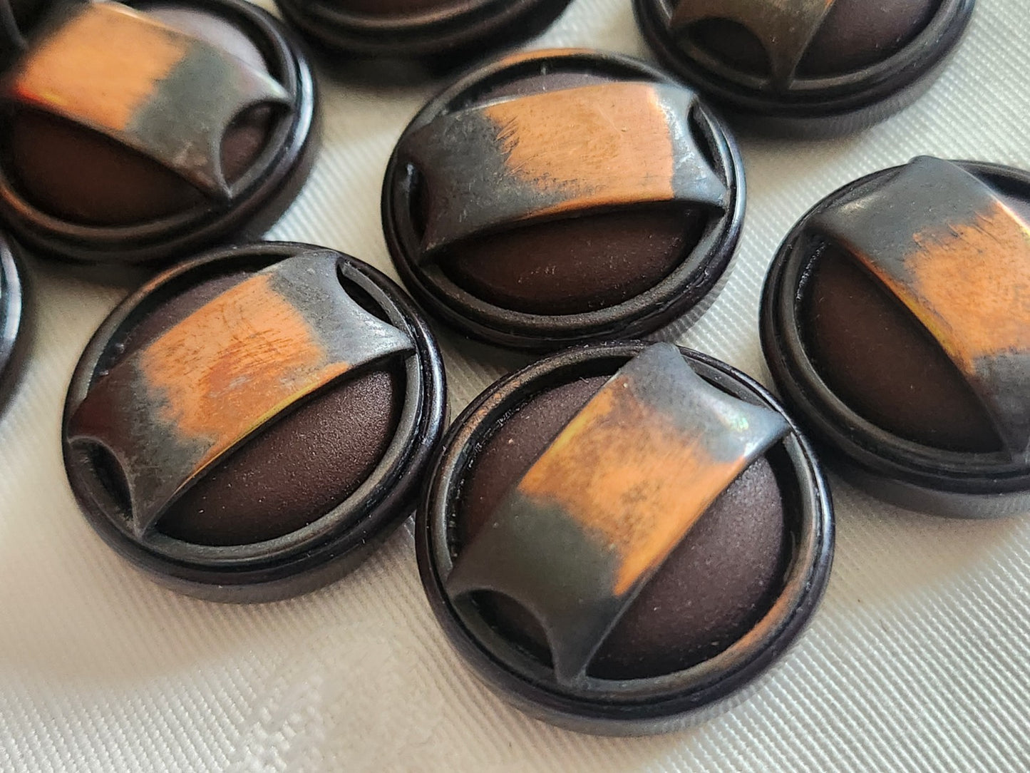 Lot 6 boutons vintage marron rehaussé de metal cuivré 2,4 cm ref 6394
