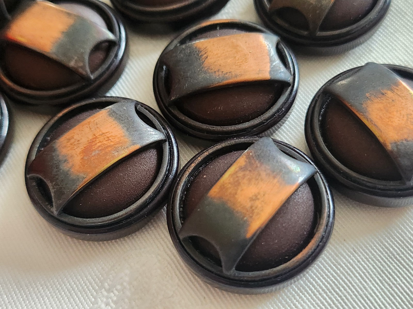 Lot 6 boutons vintage marron rehaussé de metal cuivré 2,4 cm ref 6394
