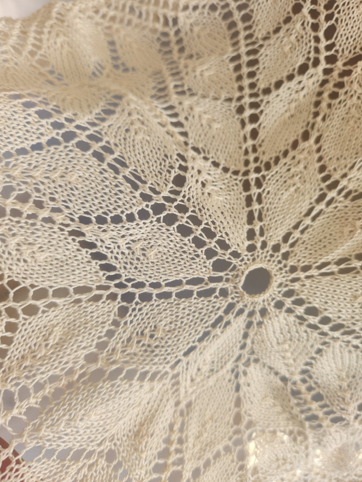 Grand napperon ancien crochet fin beige 38 cm sur 75 cm B7 main