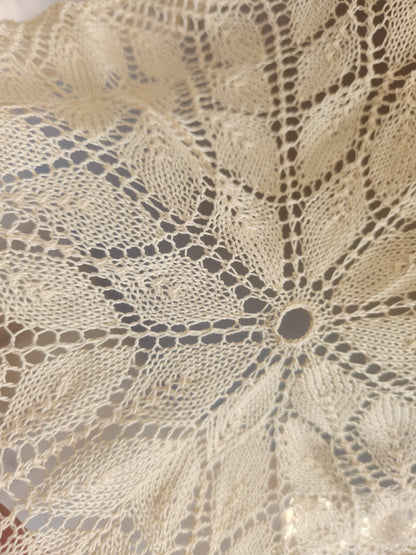 Grand napperon ancien crochet fin beige 38 cm sur 75 cm B7 main
