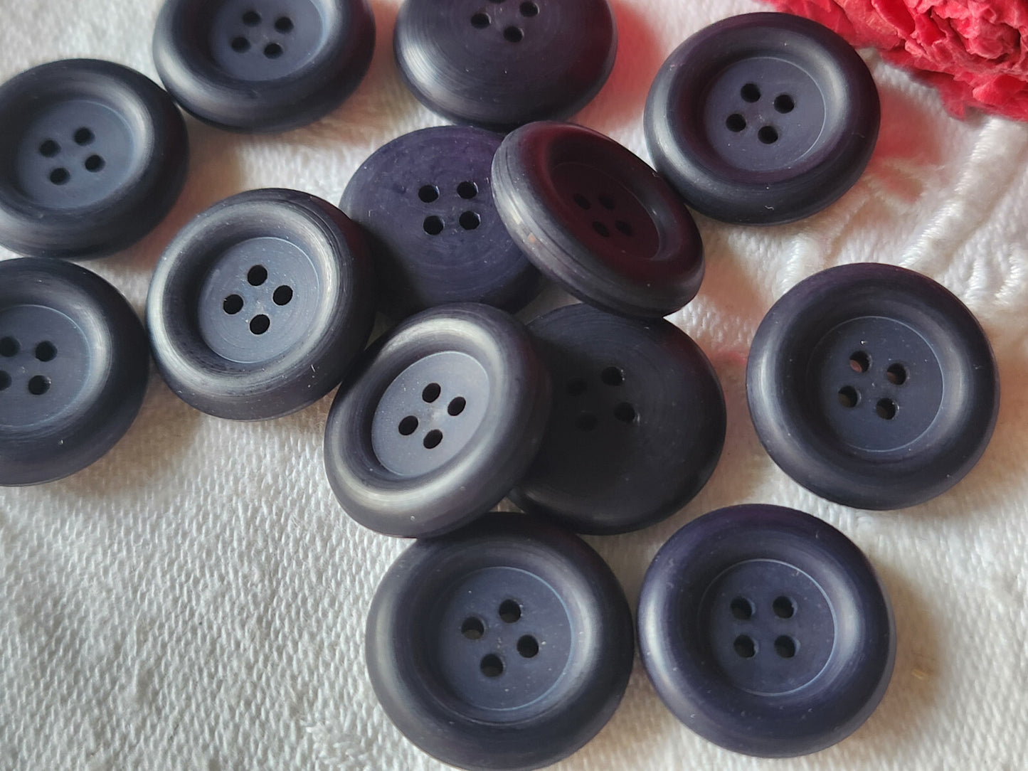 Lot 12  boutons vintage bleu mat trous 1,7 cm ref 981