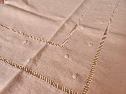Retour de drap ancien transformé en nappe monogramme BA rose B8