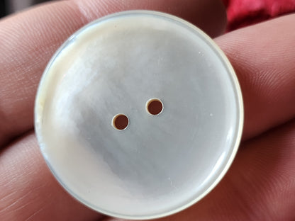 Gros bouton ancien en nacre blanc laiteux superbe épais 3,3 cm G8K