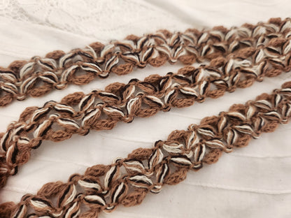 Galon vintage camaïeu marron ajouré 5 m80 sur 1,7 cm A2