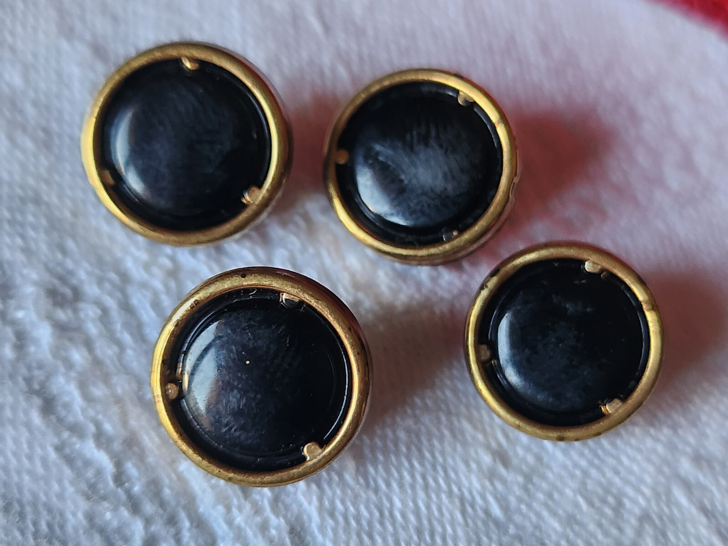 Lot 4 boutons anciens en verre doré or diamètre 1,3 cm  D7P