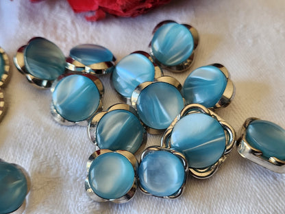 Lot 18 boutons vintage acrylique argenté bleu panaché 1,1 à 1,5 cm ref 3398