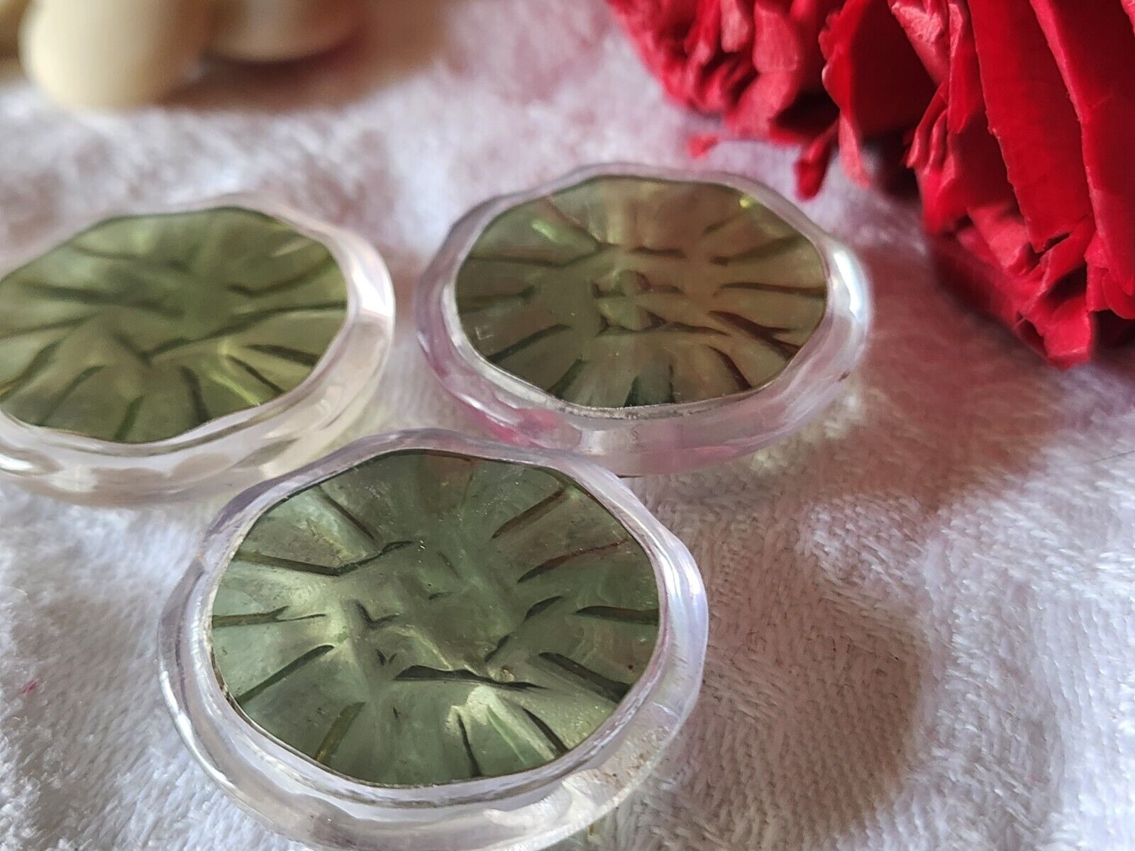 Trio gros boutons vintage  cœur vert transparent pied 3 cm ref 2085