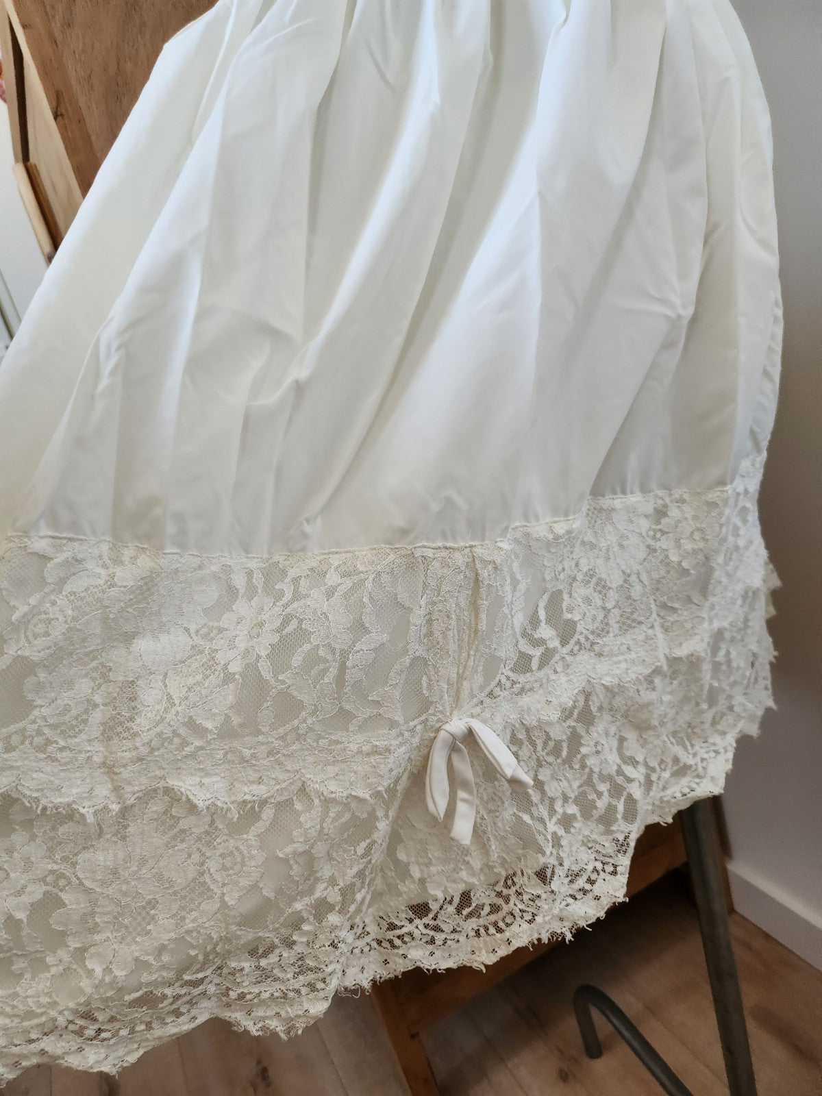 Jupon ancien vintage crème nœud dentelle taille 34/ 36 à vérifier B8