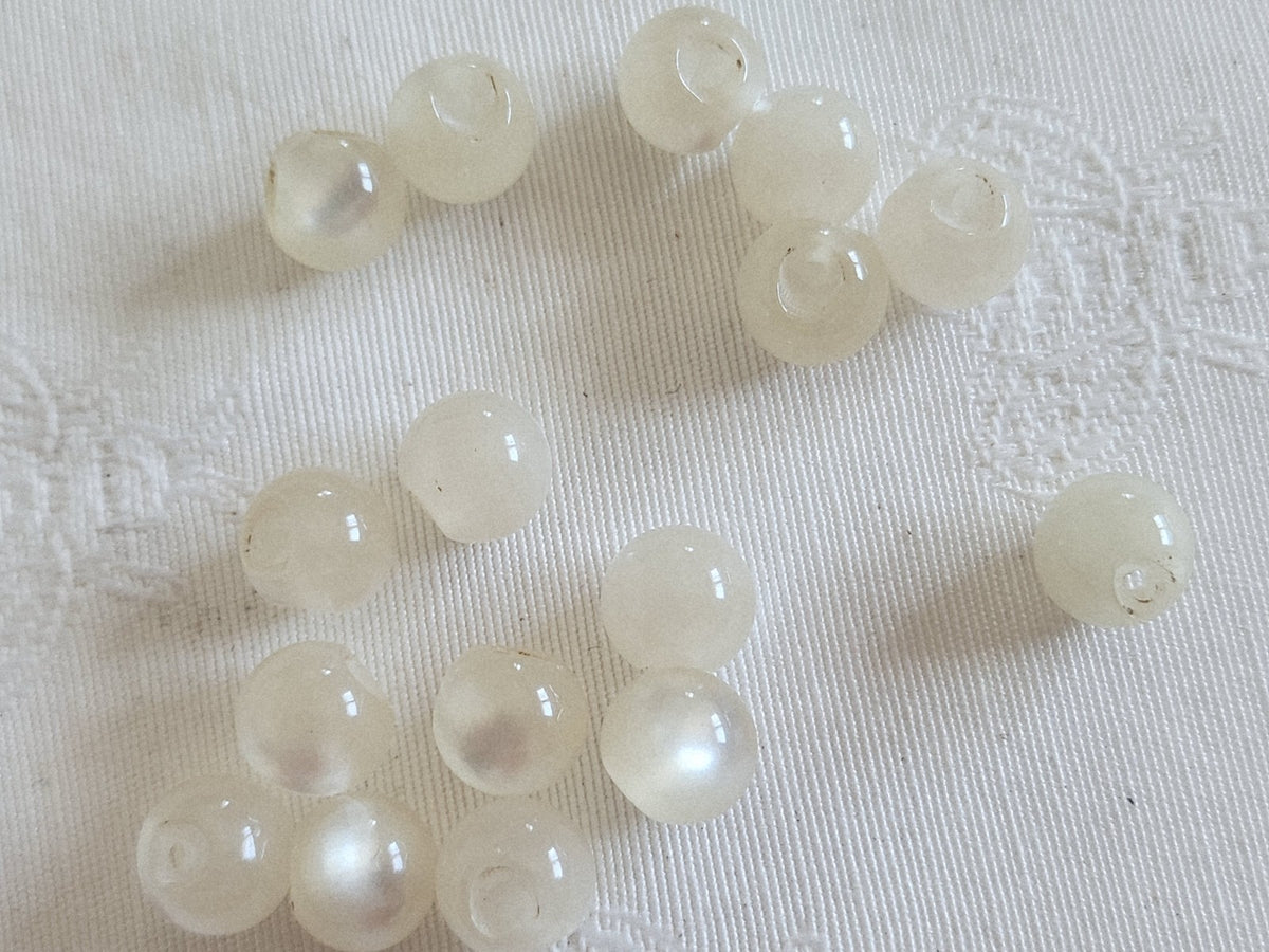 Lot 15 boutons vintage boule blanc rose mini 0,9 cm ref 6188