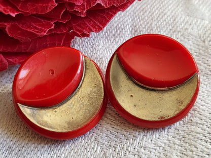 Duo boutons anciens en verre avec rouge argenté année 50   à pied  1,8 cm G10F